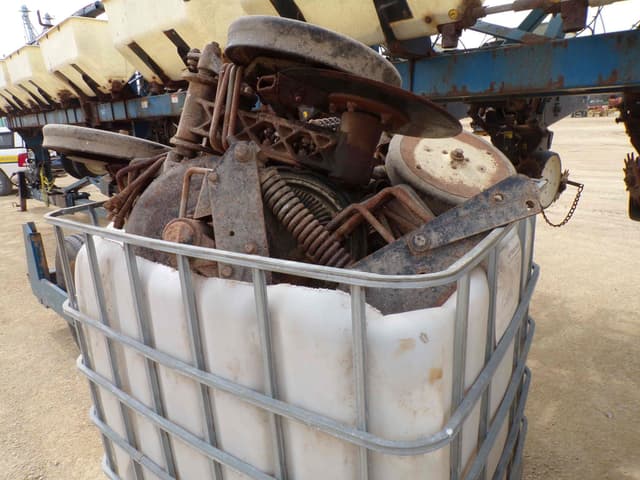 Image of Kinze 2600 equipment image 3