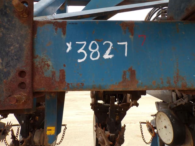 Image of Kinze 2600 equipment image 1