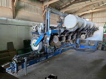 Kinze 2600 Equipment Image0