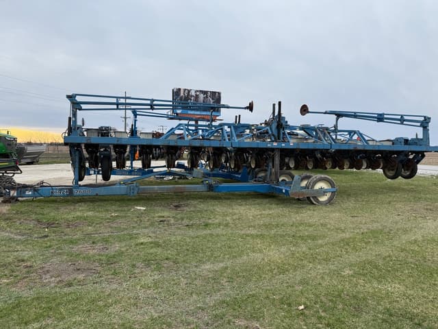 Image of Kinze 2600 equipment image 4