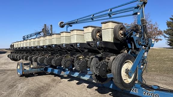 Kinze 2600 Equipment Image0