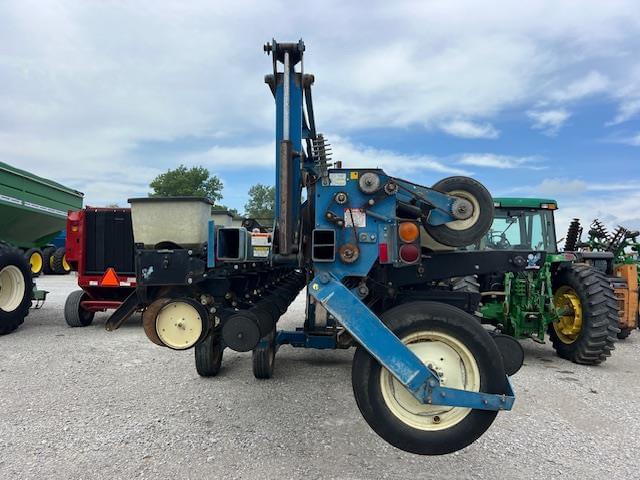 Image of Kinze 2600 equipment image 4