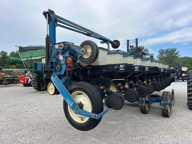 Image of Kinze 2600 equipment image 3