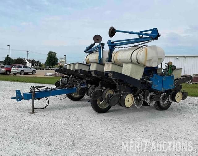 Image of Kinze 2600 equipment image 1