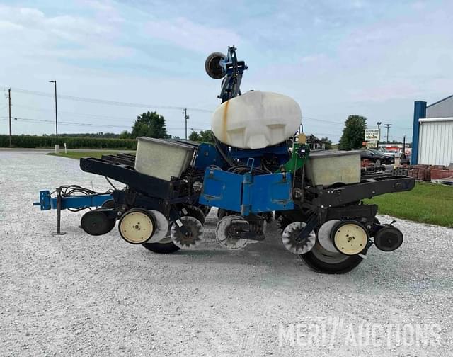 Image of Kinze 2600 equipment image 2