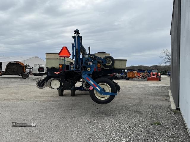 Image of Kinze 2600 equipment image 4