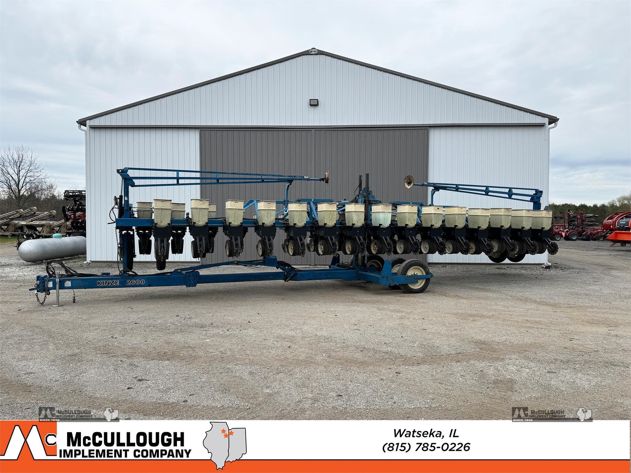 Kinze 2600 Equipment Image0