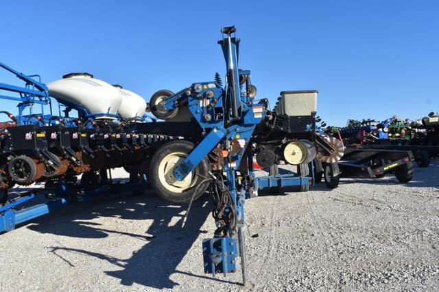 Image of Kinze 2600 equipment image 1