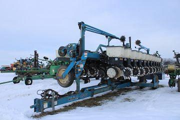 Image of Kinze 2600 equipment image 1