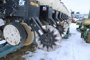 Image of Kinze 2600 equipment image 4