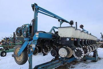 Image of Kinze 2600 equipment image 2