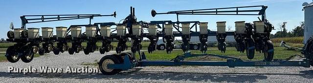 Image of Kinze 2600 equipment image 2