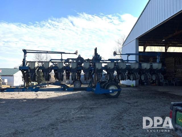 Image of Kinze 2600 equipment image 2