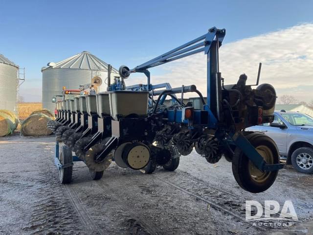Image of Kinze 2600 equipment image 4