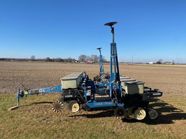 Image of Kinze 2600 equipment image 1