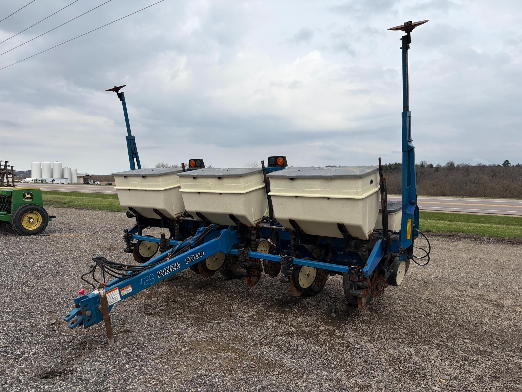 Kinze 3000 Equipment Image0