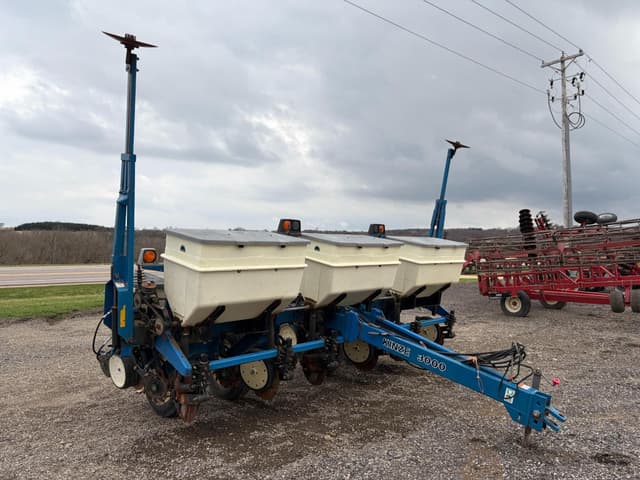 Image of Kinze 3000 equipment image 3
