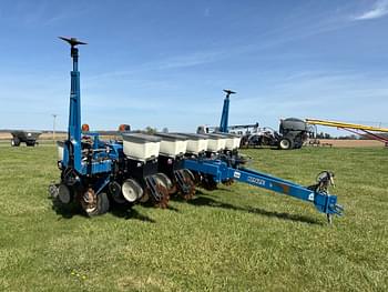 Kinze 3000 Equipment Image0