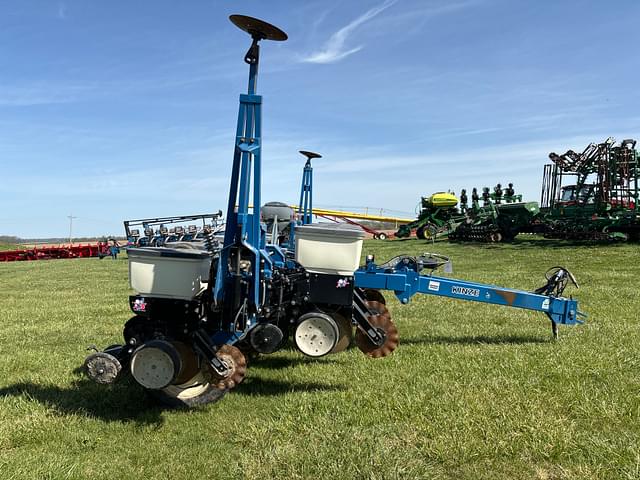 Image of Kinze 3000 equipment image 1