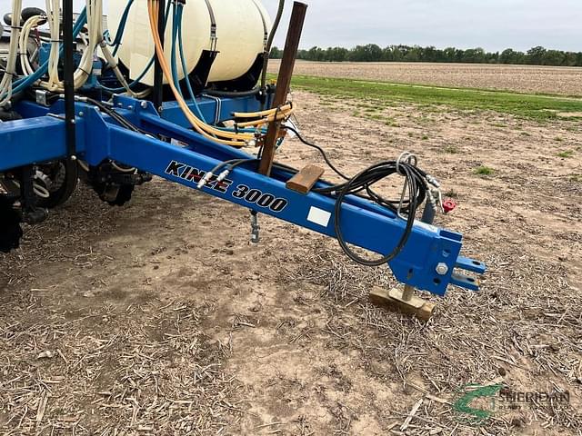 Image of Kinze 3000 equipment image 3