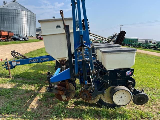 Image of Kinze 3000 equipment image 2