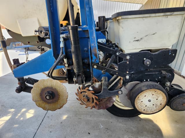 Image of Kinze 3000 equipment image 4