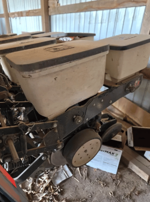 Image of Kinze 3000 equipment image 2