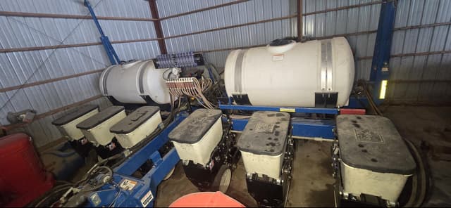 Image of Kinze 3000 equipment image 3