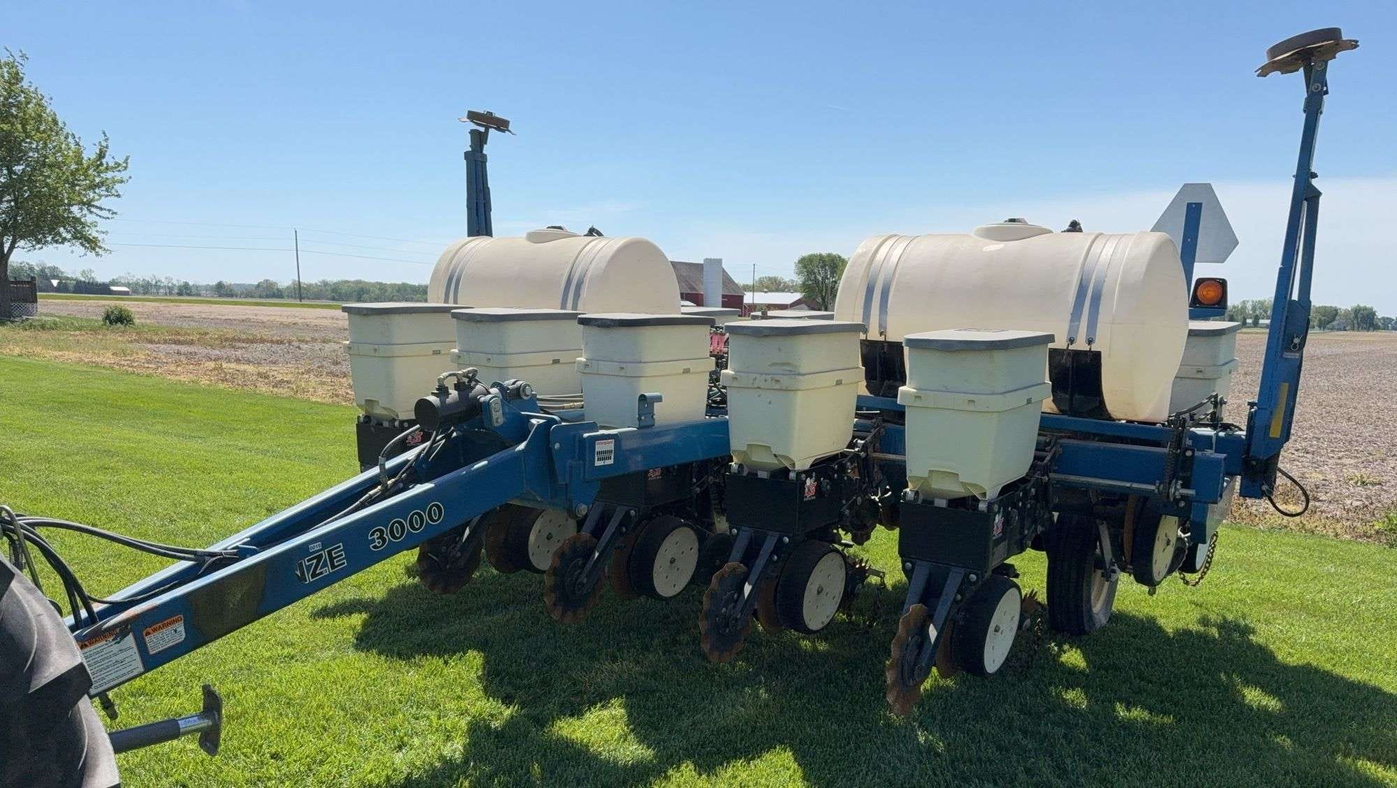 Kinze 3000 Equipment Image0