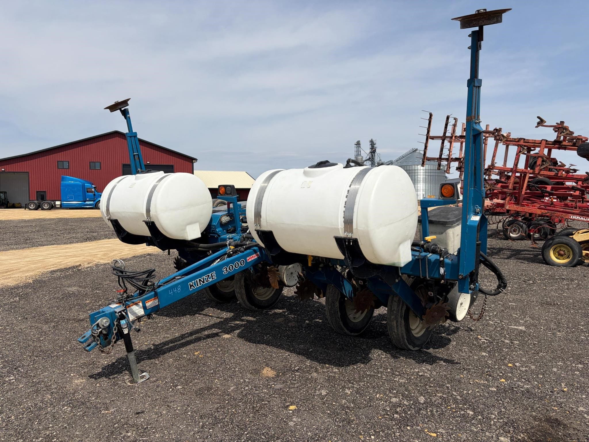 Kinze 3000 Equipment Image0