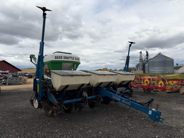 Image of Kinze 3000 equipment image 3