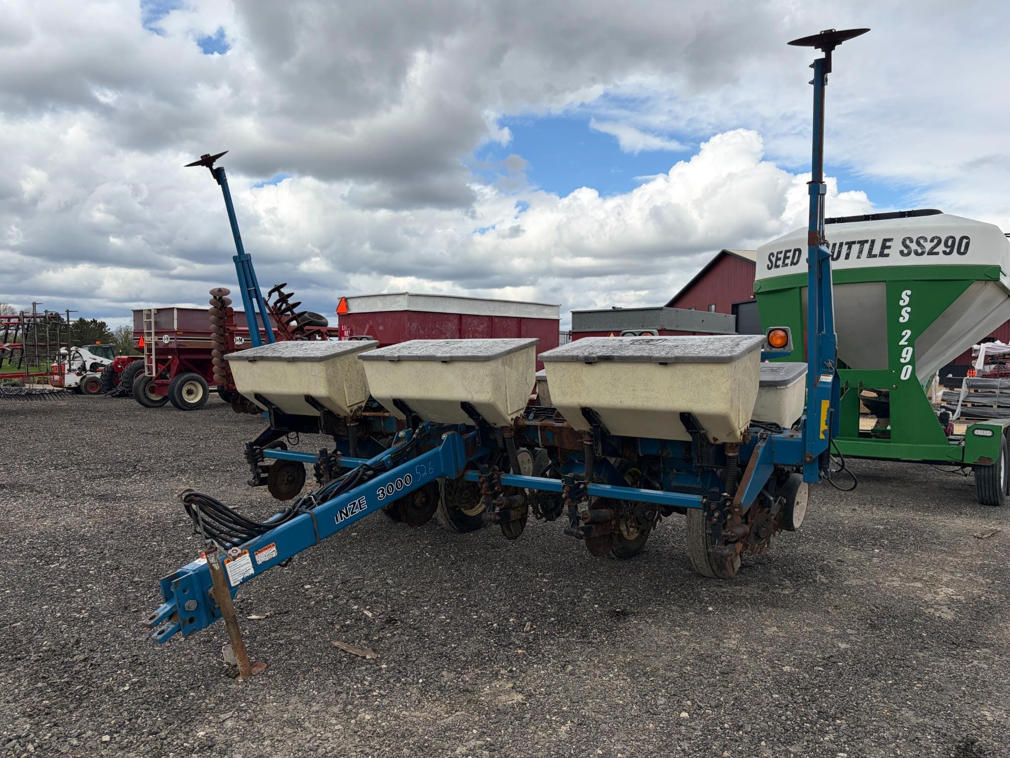 Kinze 3000 Equipment Image0