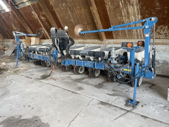 Kinze 3110 Equipment Image0