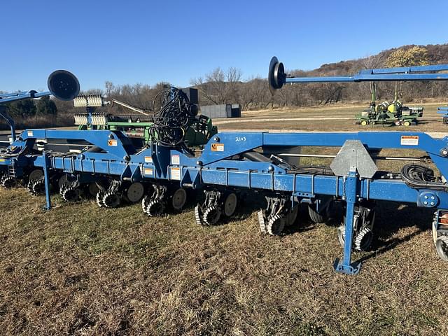 Image of Kinze 3140 equipment image 2