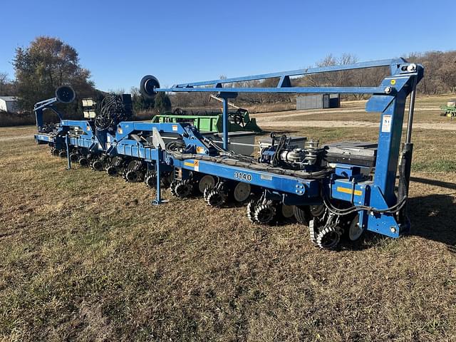 Image of Kinze 3140 equipment image 1