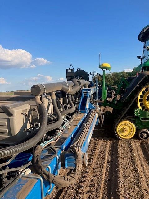 Image of Kinze 3140 equipment image 4