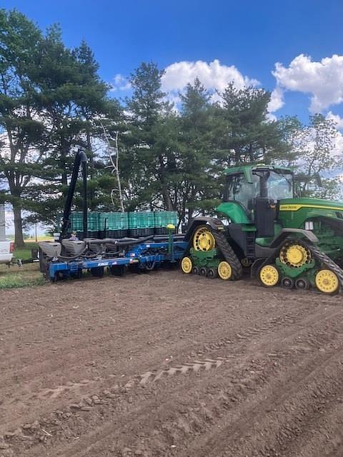 Image of Kinze 3140 equipment image 1