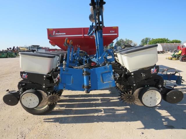 Image of Kinze 3200 equipment image 3