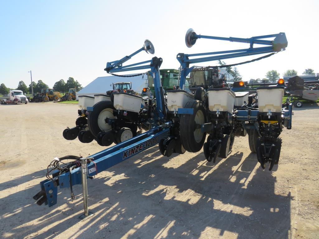 Image of Kinze 3200 Primary image