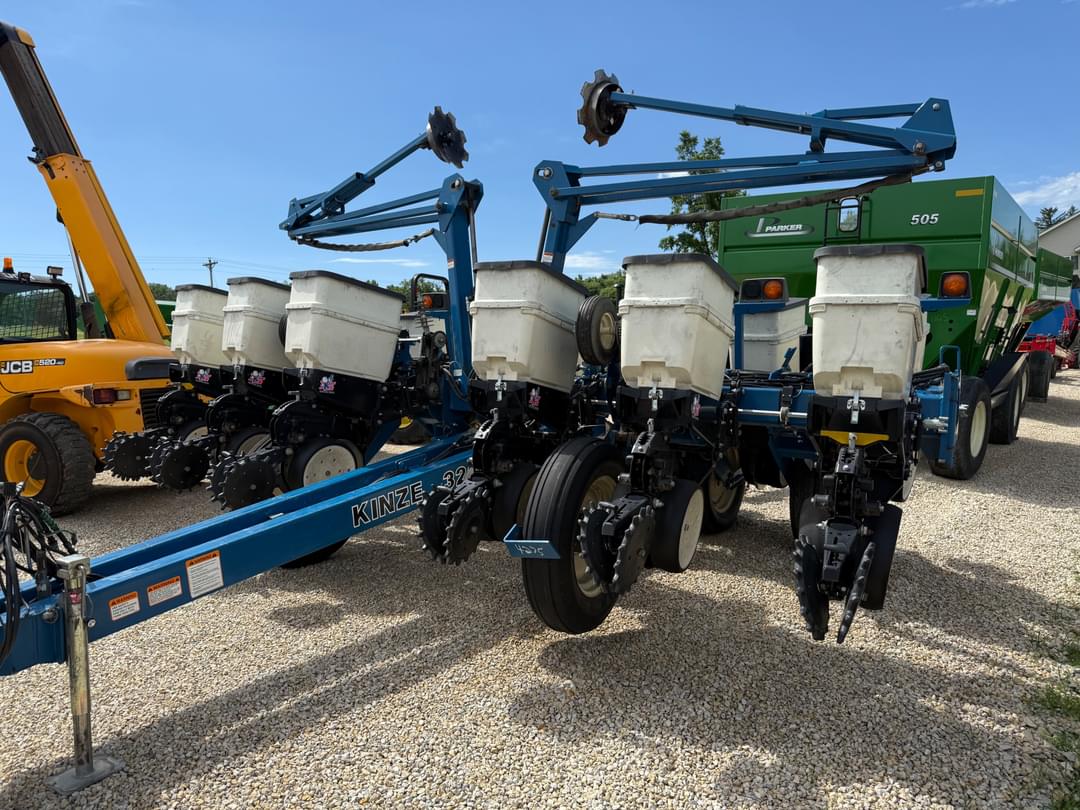 Image of Kinze 3200 Primary image