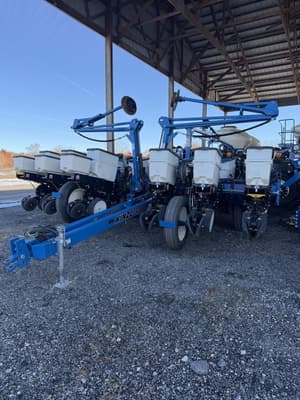 2016 Kinze 3200 Image