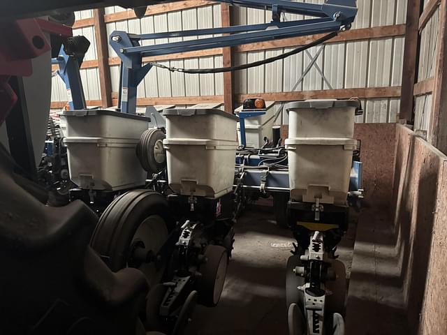 Image of Kinze 3200 equipment image 4