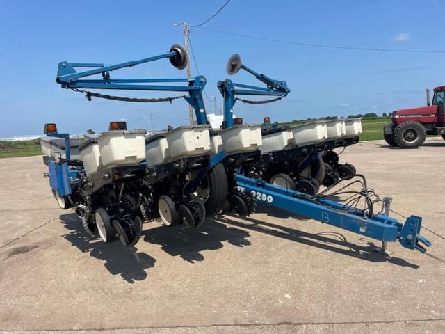 Image of Kinze 3200 equipment image 1
