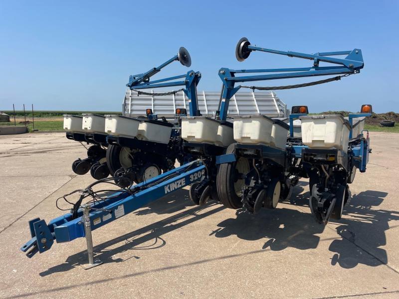 Image of Kinze 3200 Primary image