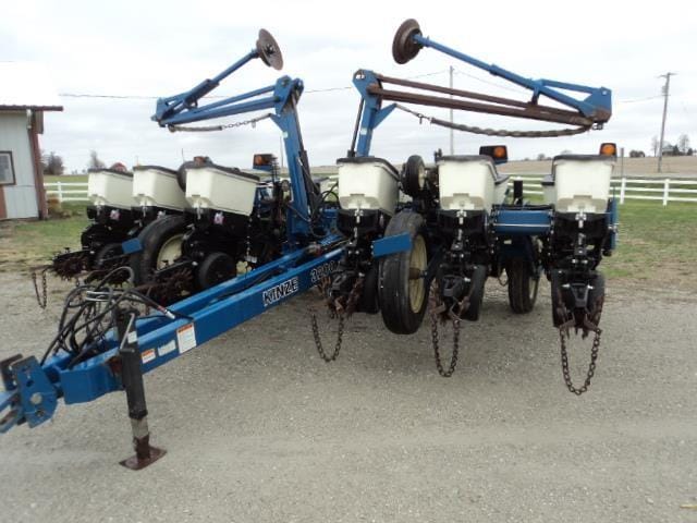 Kinze 3200 Equipment Image0