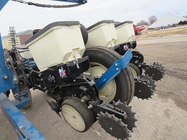 Image of Kinze 3200 equipment image 4