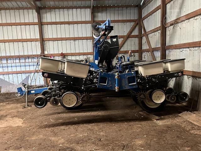 Image of Kinze 3200 equipment image 1