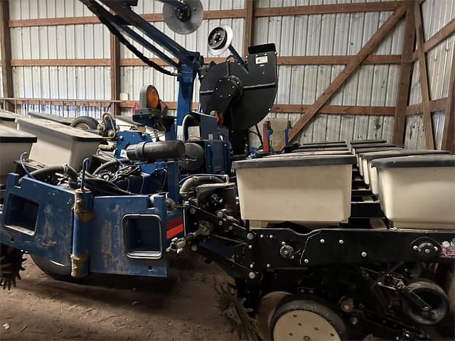 Image of Kinze 3200 equipment image 4