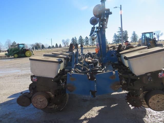 Image of Kinze 3200 equipment image 2