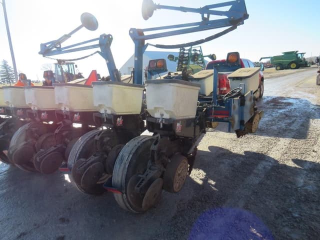 Image of Kinze 3200 equipment image 3